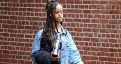 Malia Obama Net Worth 2022,