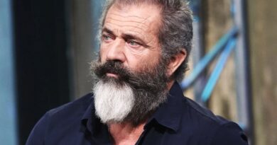 Mel Gibson Net Worth 2022 .